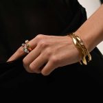 Βραχιόλι Jewelies(jewls and jems), σχέδιο Bangle σφυρίλατο από επιχρυσωμένο ανοξείδωτο ατσάλι. - Image 2