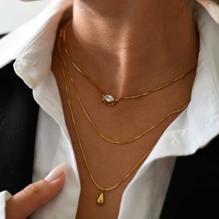 Κολιέ Jewelies, διπλή αλυσίδα με κρεμαστή διακριτική σταγόνα από επιχρυσωμένο ατσάλι . - Image 2